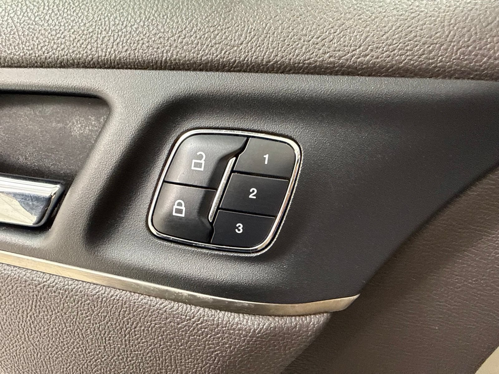 Used 2017 Lincoln MKC Reserve w/ Lincoln MKC Climate Package AWD/4WD image 15