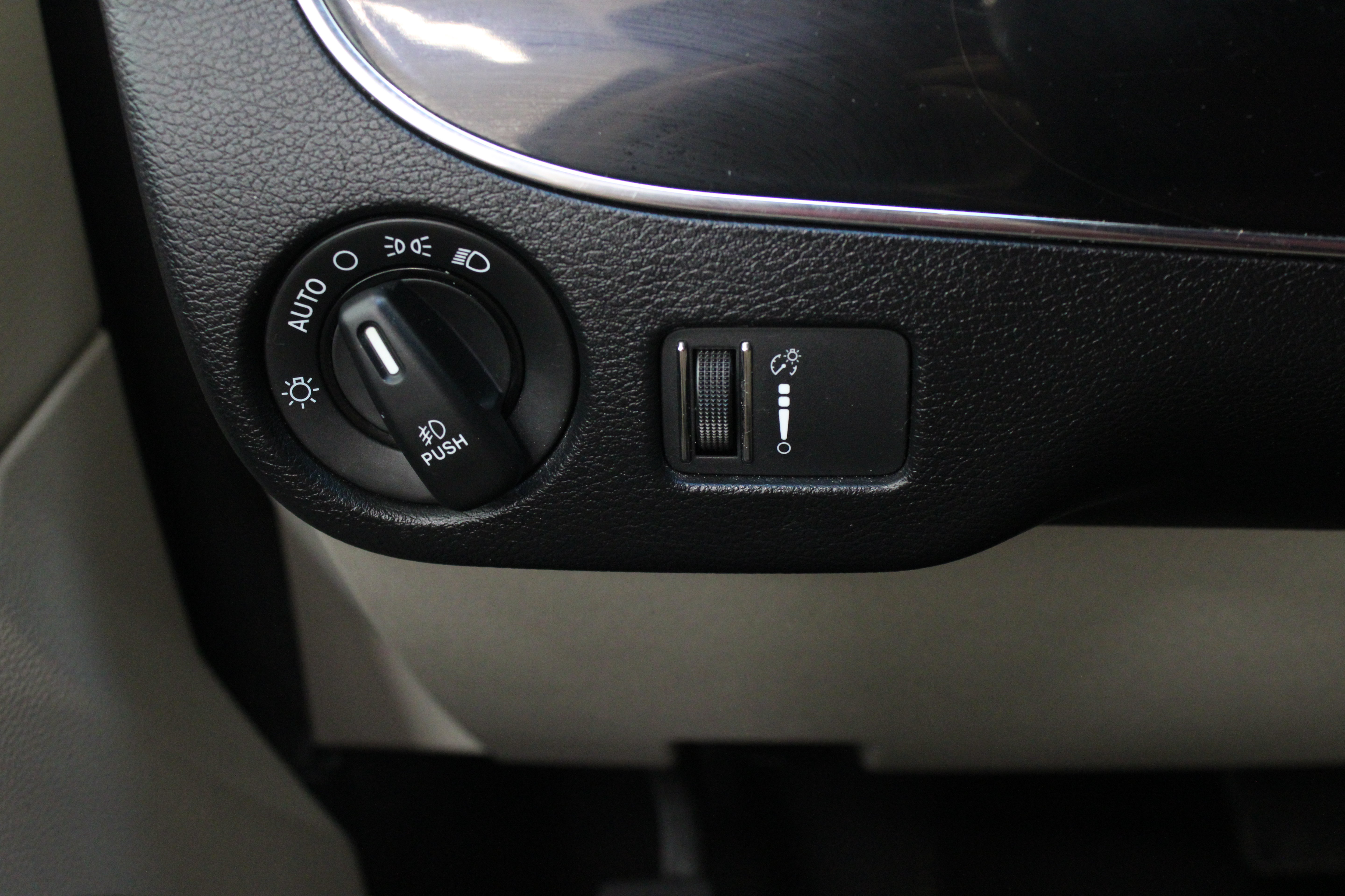 Used 2017 Dodge Grand Caravan SXT FWD image 24