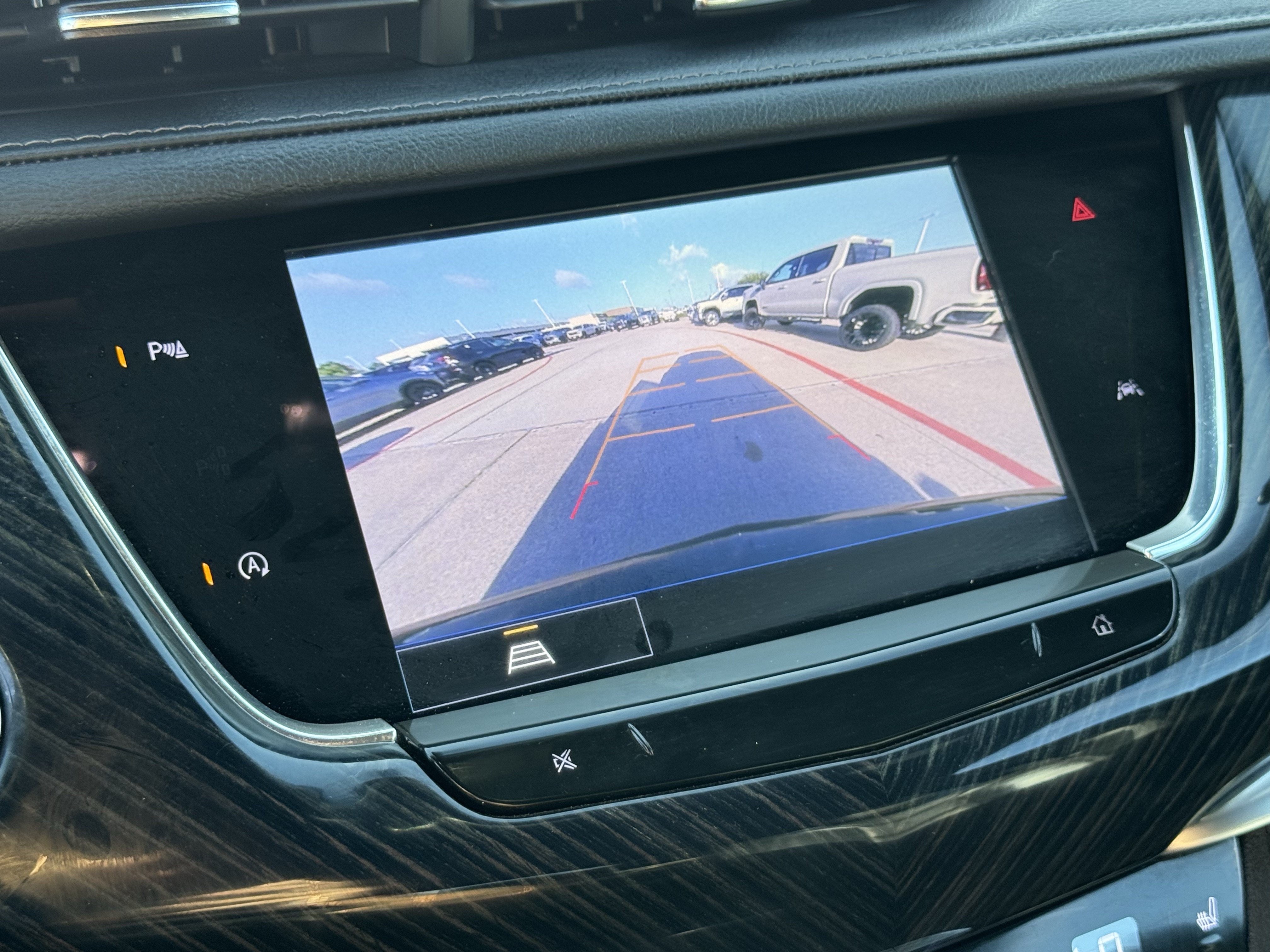 Used 2025 Cadillac XT6 Premium Luxury FWD image 17