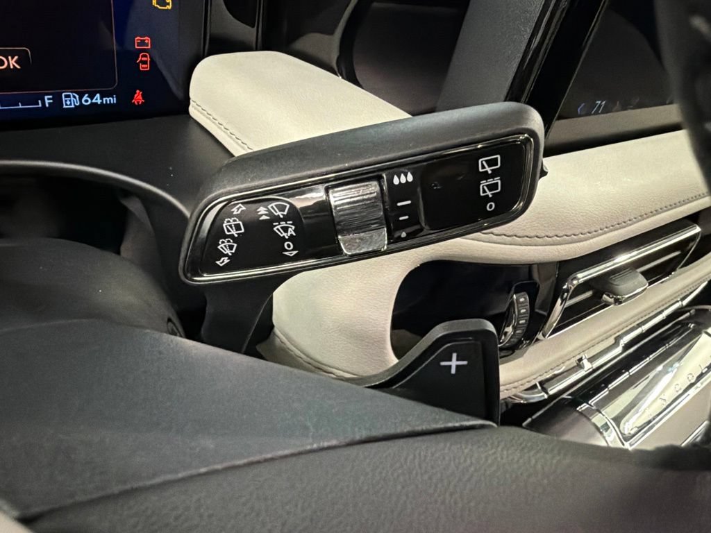 New 2026 Lincoln Aviator AWD image 20