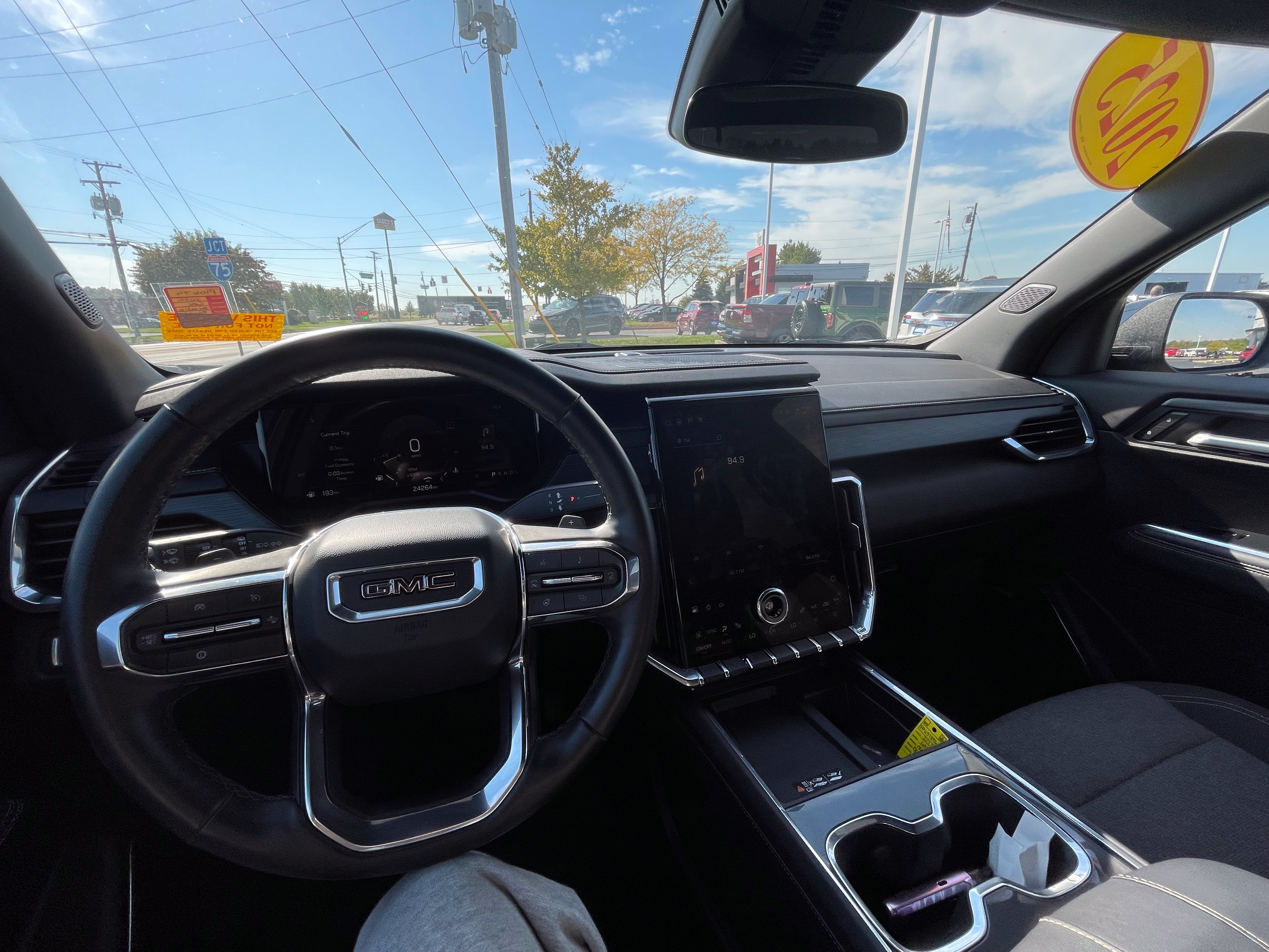 Used 2025 GMC Acadia Elevation FWD image 9