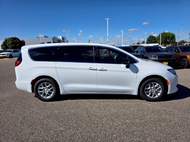 New 2027 Chrysler Pacifica LX FWD image 7