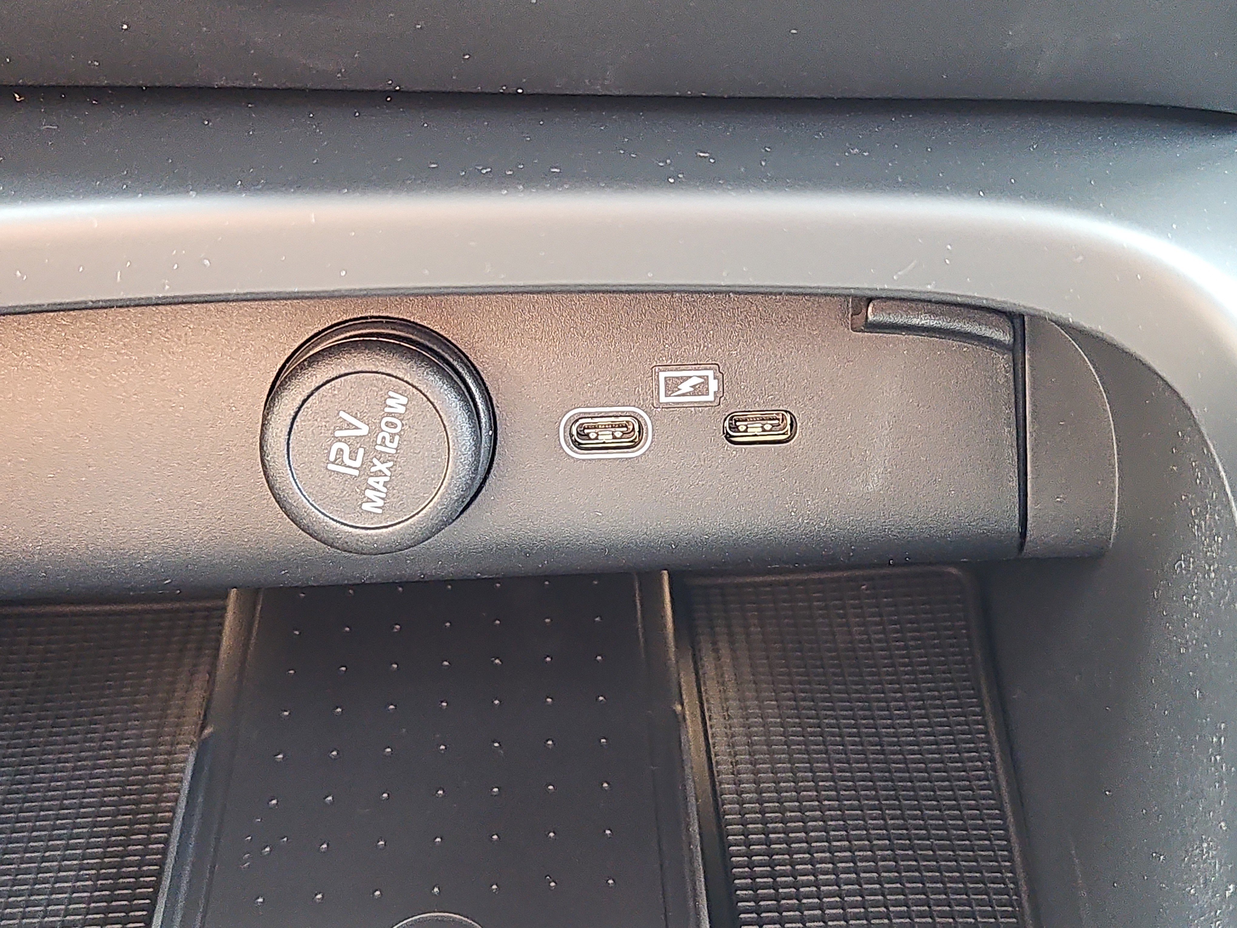 New 2026 Volvo XC40 B5 Ultra w/ Protection Package Premier image 8