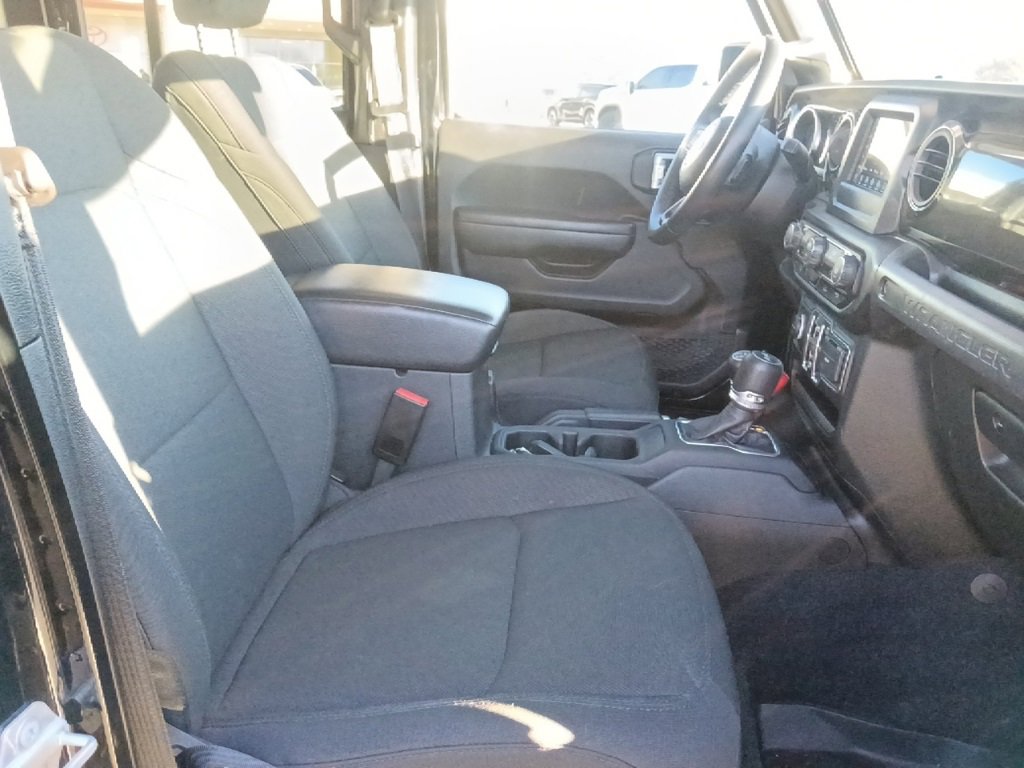 Used 2021 Jeep Wrangler Unlimited Sport w/ Technology Group image 28