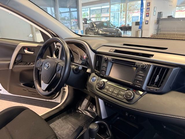 Used 2016 Toyota RAV4 XLE AWD/4WD image 28