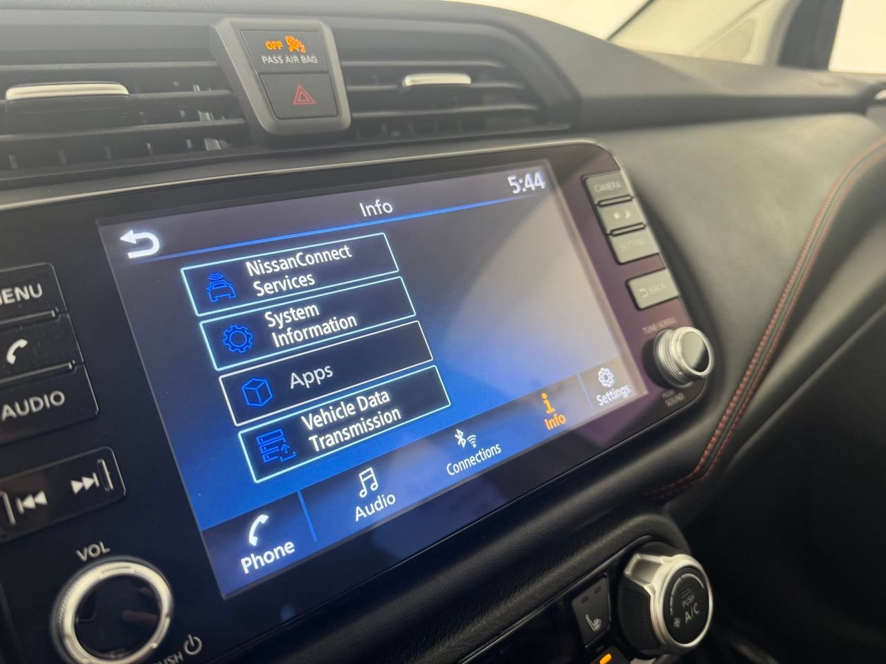 Used 2025 Nissan Versa SR FWD image 21