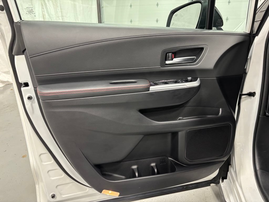 Used 2025 Toyota Sienna XSE FWD image 8