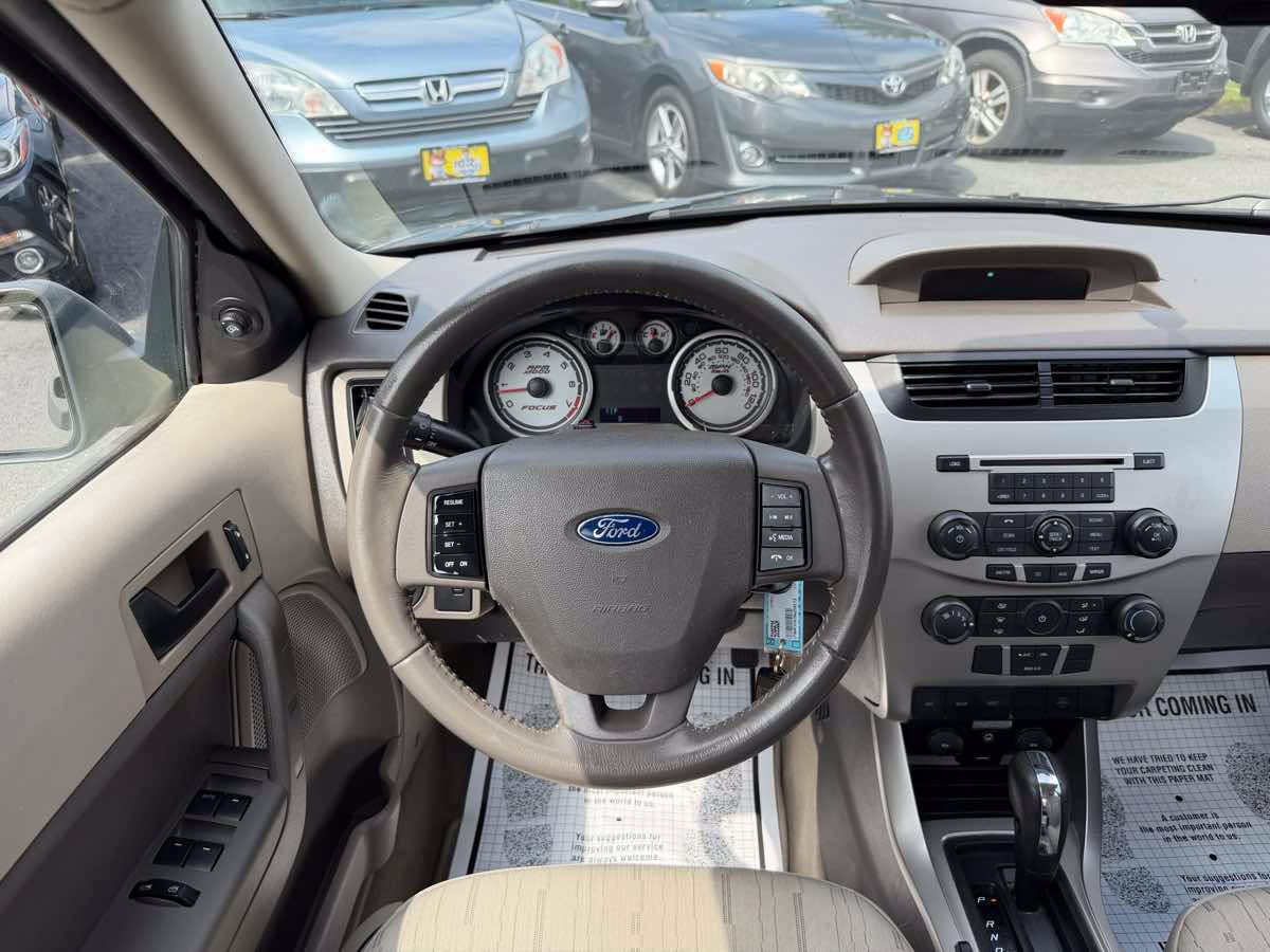 Used 2009 Ford Focus SE FWD image 14