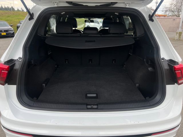 Used 2020 Volkswagen Tiguan SE R-Line AWD/4WD image 16