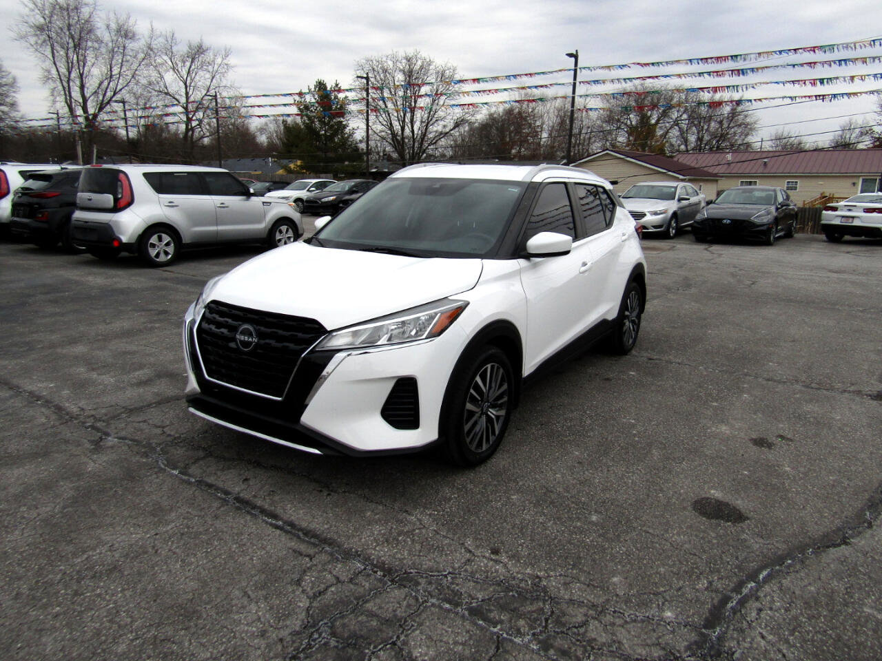 Used 2022 Nissan Kicks SV image 3