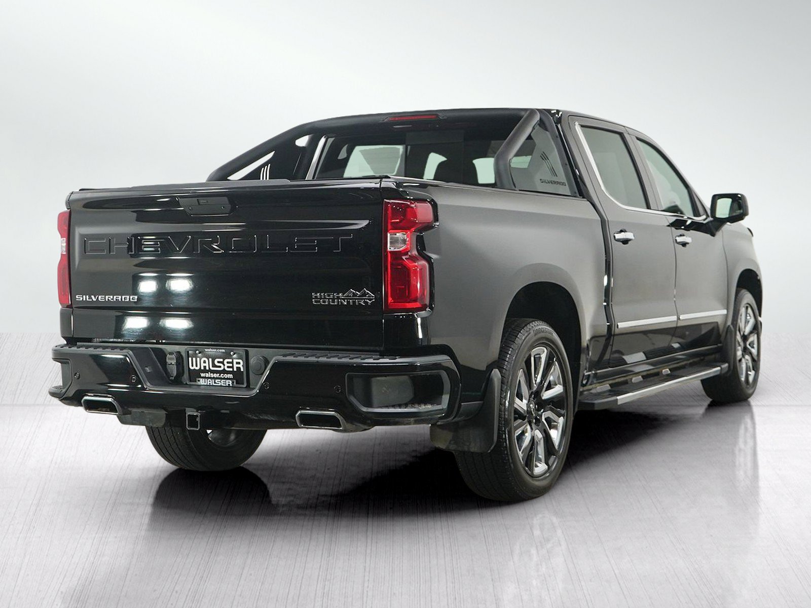 Used 2019 Chevrolet Silverado 1500 High Country w/ Technology Package AWD/4WD image 5