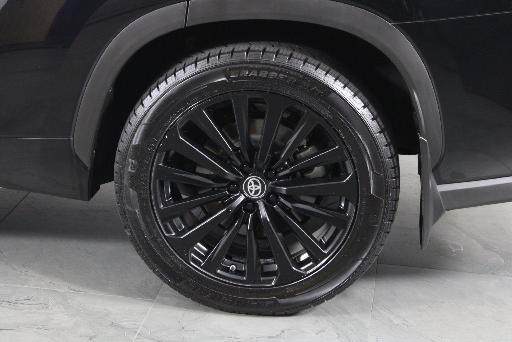 Used 2024 Toyota Highlander XSE FWD image 14