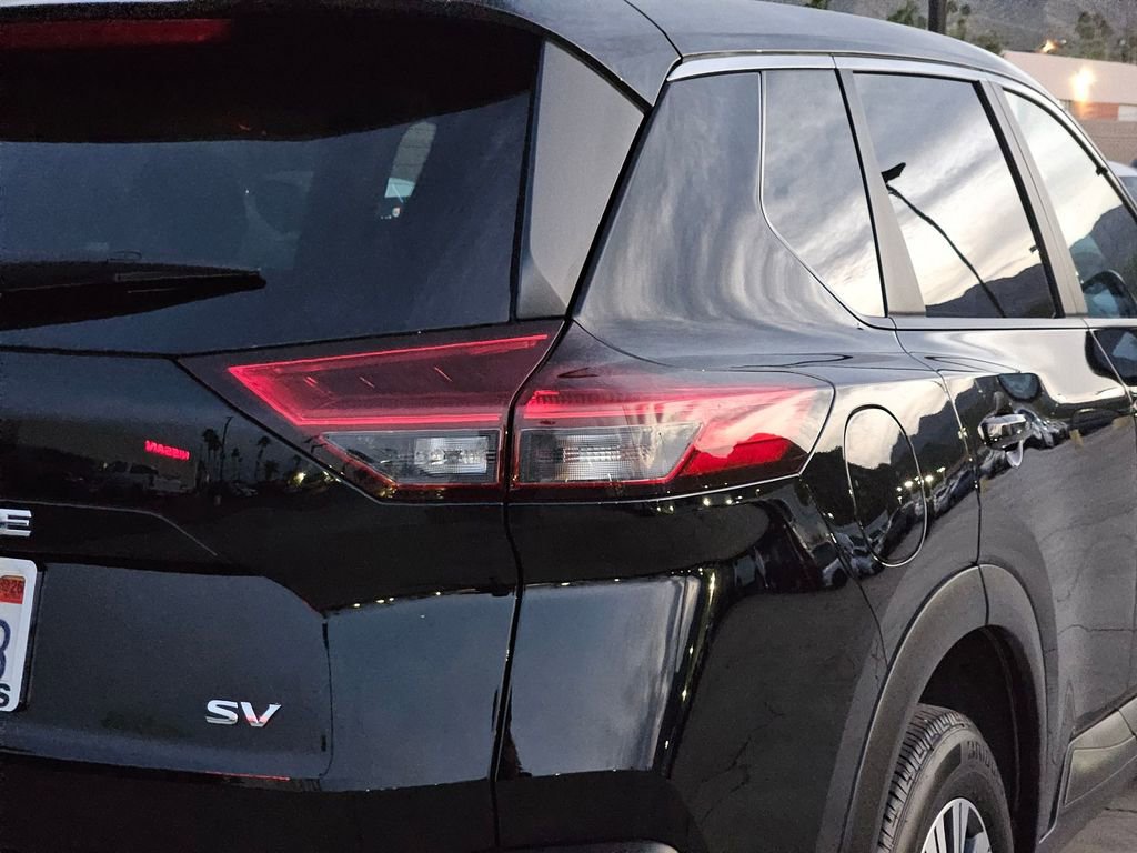 Used 2023 Nissan Rogue SV image 10