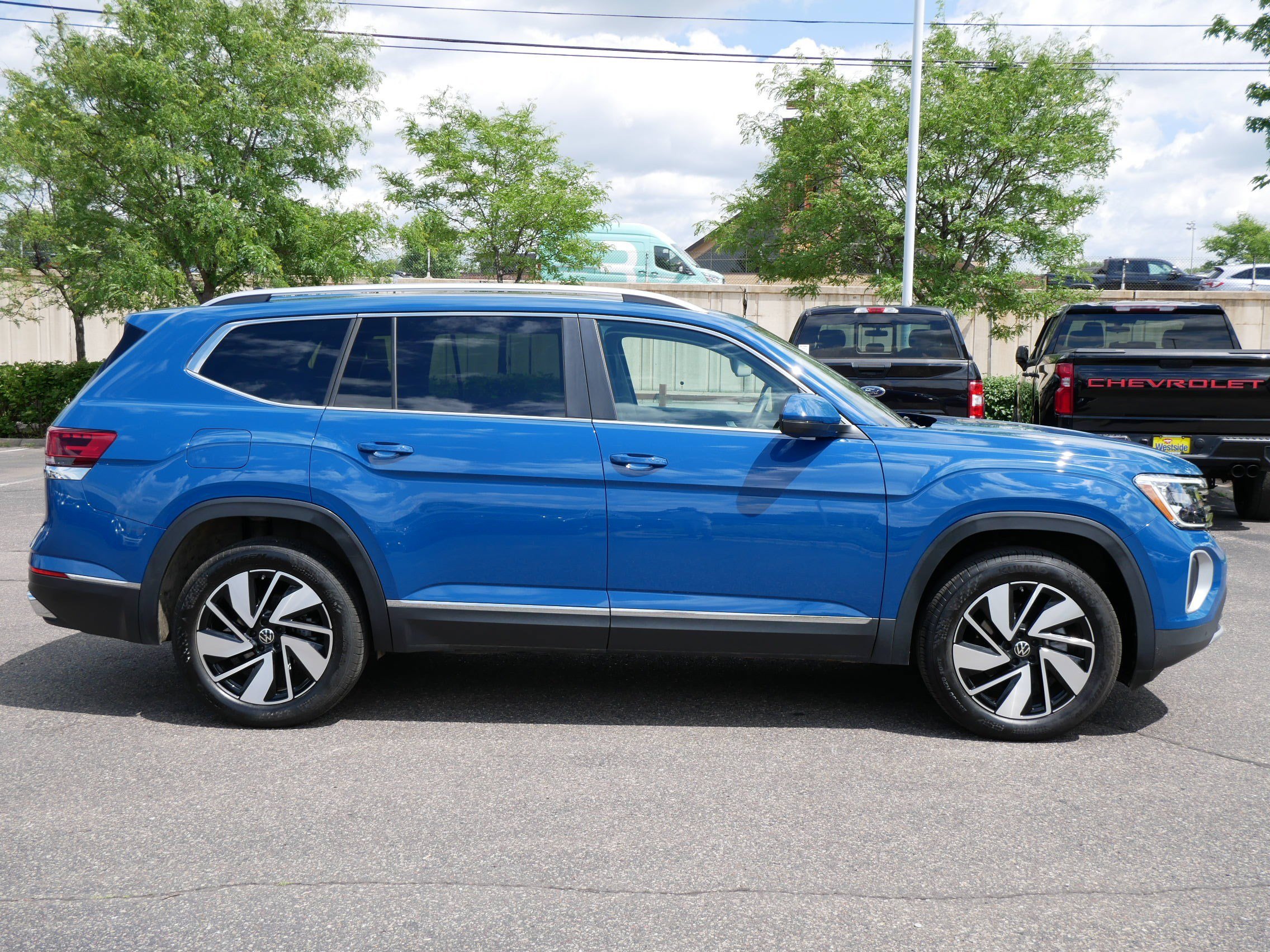 Certified 2025 Volkswagen Atlas SEL AWD/4WD image 8