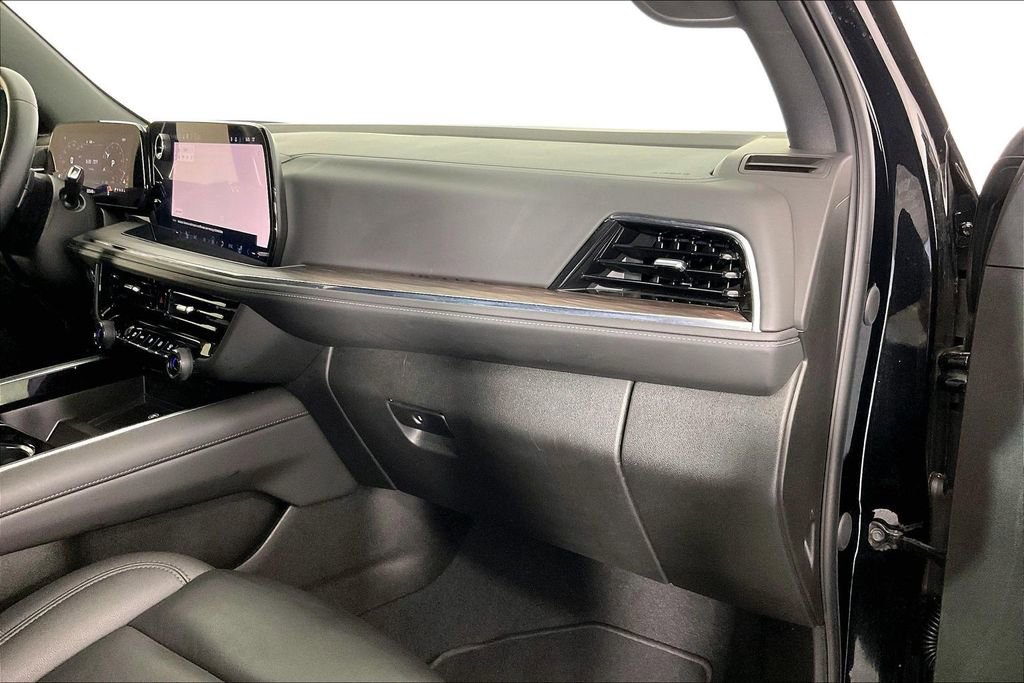 Used 2025 Chevrolet Tahoe Z71 AWD/4WD image 21