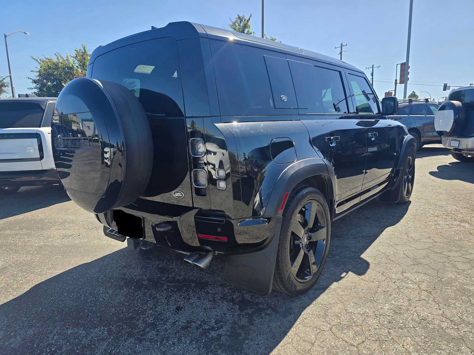 Used 2023 Land Rover Defender 110 V8 AWD/4WD image 5