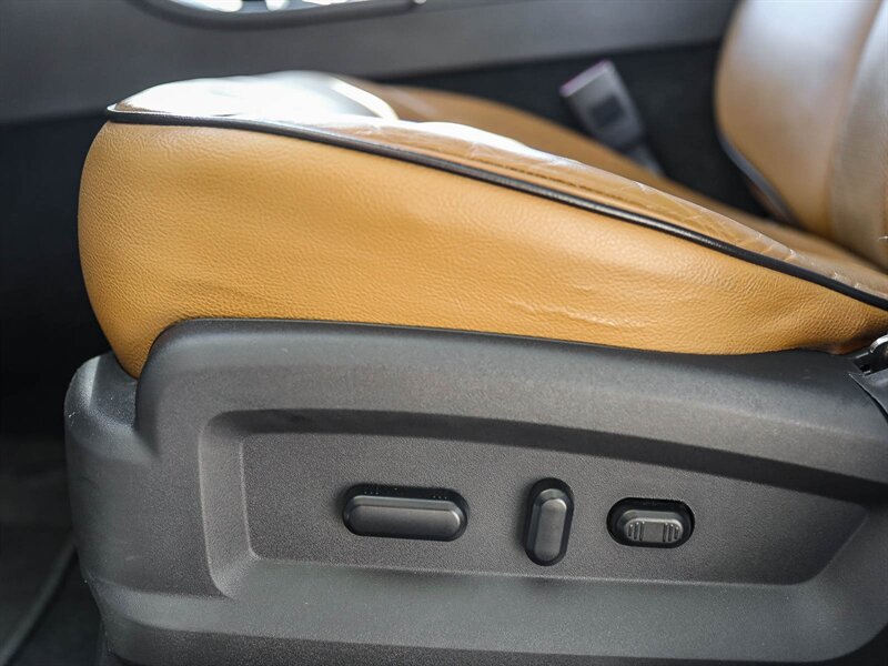 Used 2014 Lincoln MKX FWD w/ Equipment Group 102A image 26