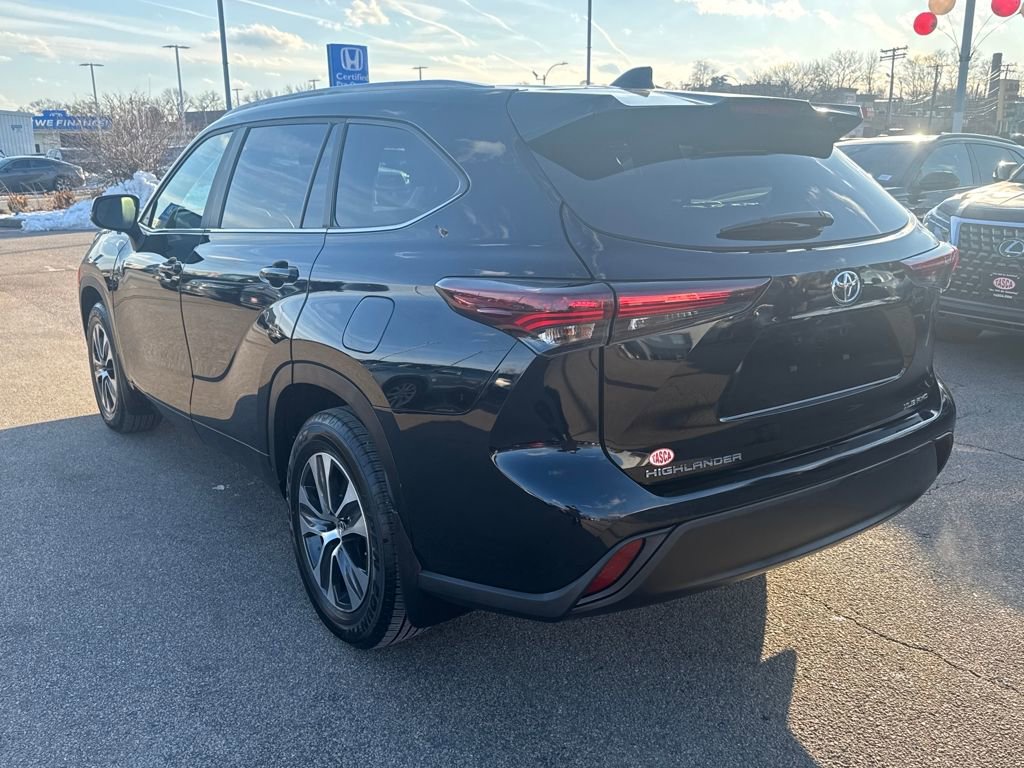 Used 2024 Toyota Highlander XLE image 5