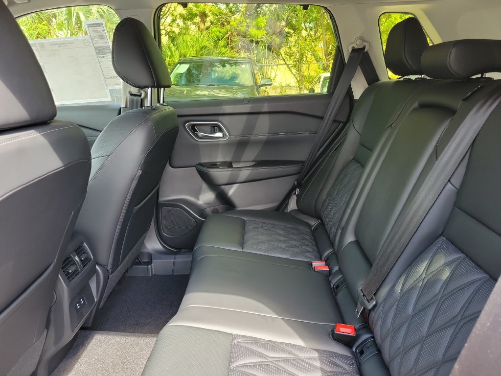 New 2026 Nissan Rogue Platinum AWD/4WD image 16