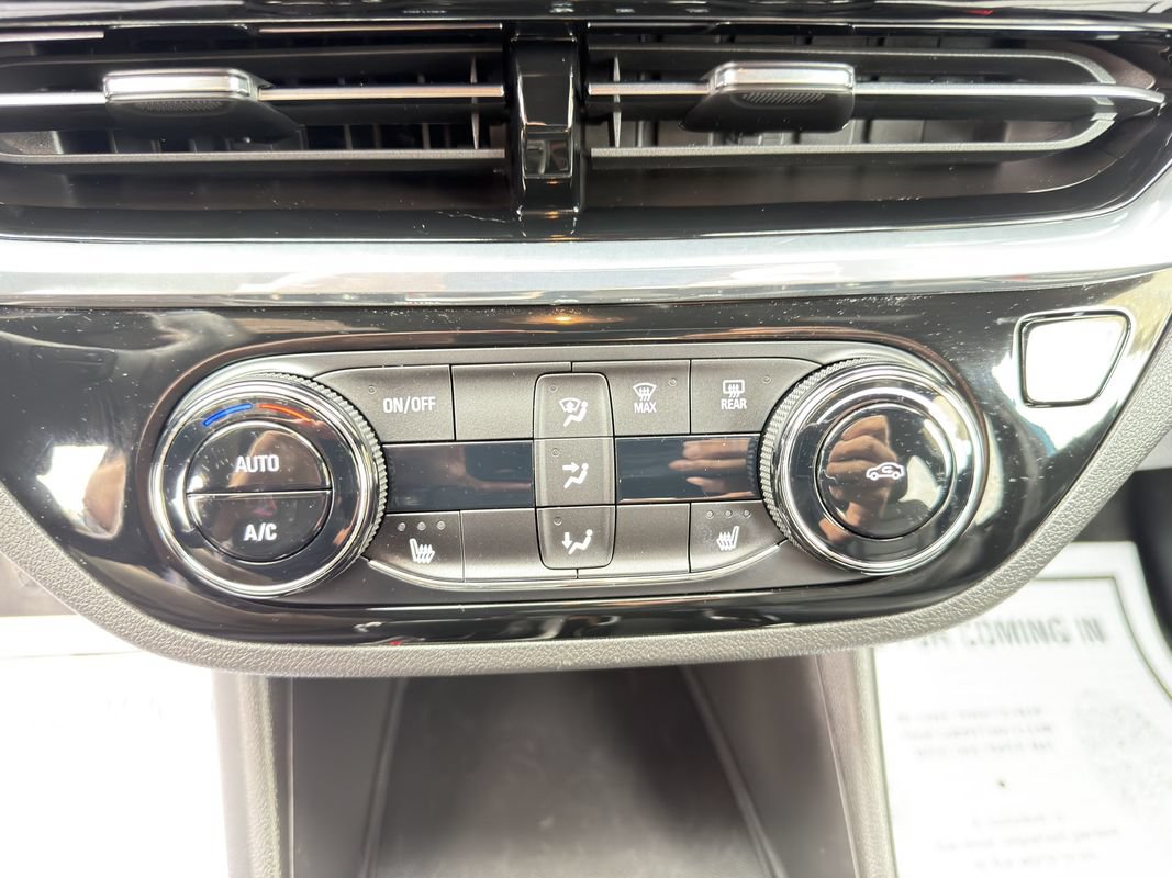 Used 2025 Buick Envista Sport Touring w/ Convenience I Package FWD image 23