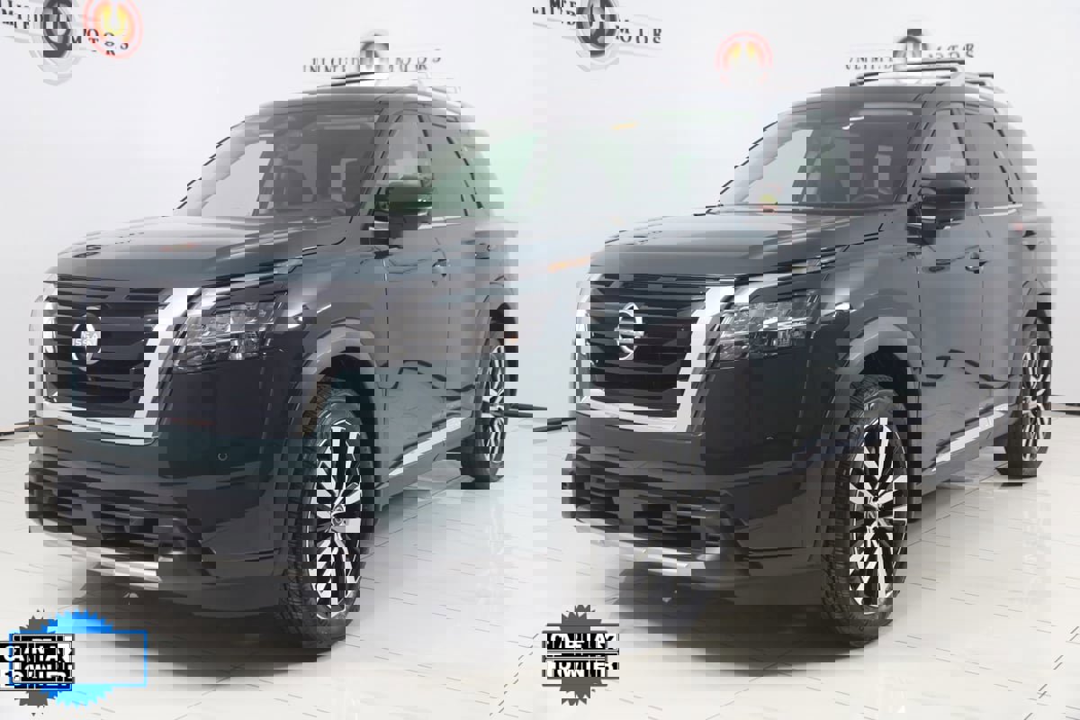 Used 2024 Nissan Pathfinder Platinum w/ Cargo Package image 5