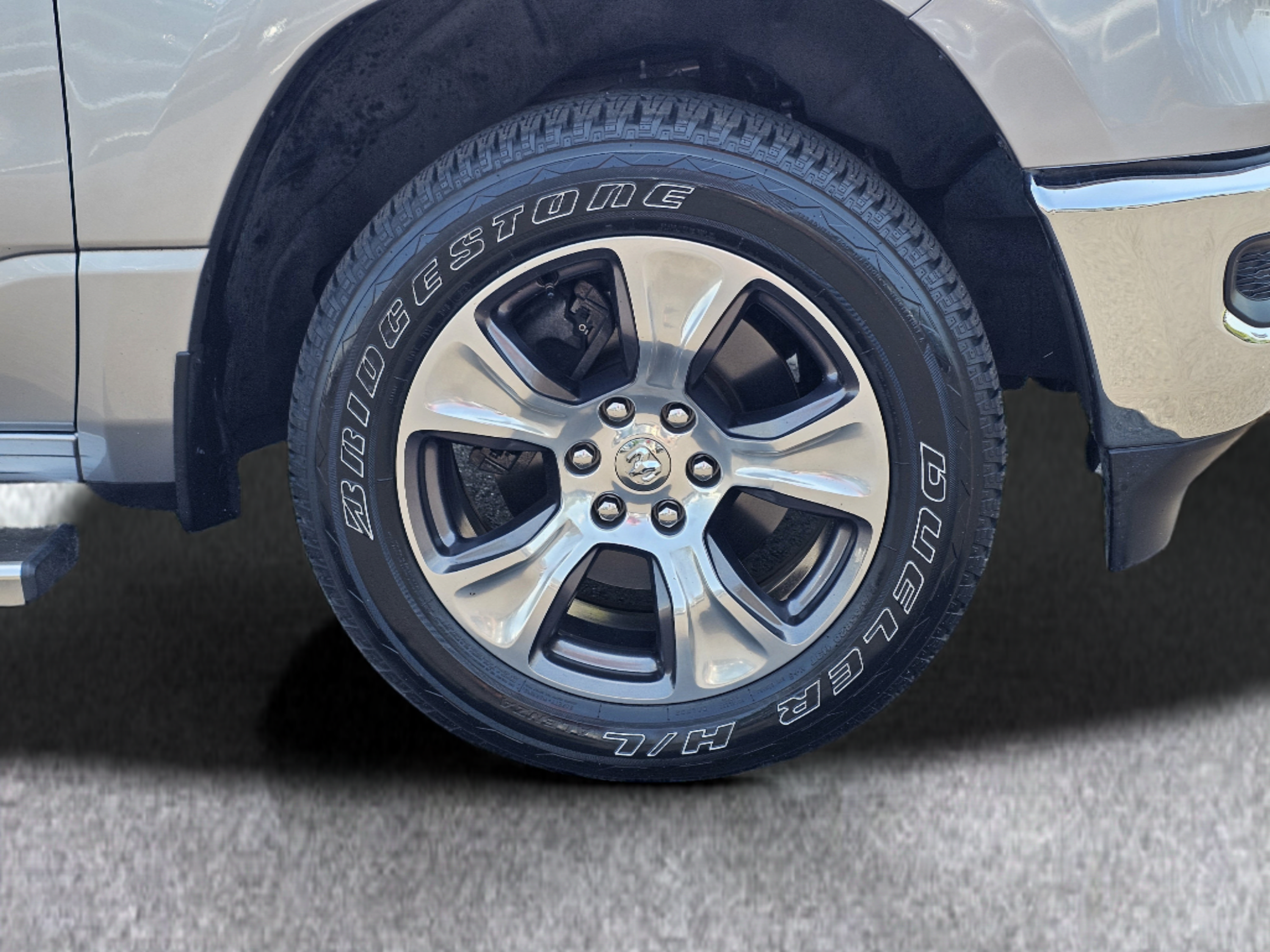 Used 2024 RAM 1500 Laramie AWD/4WD image 6
