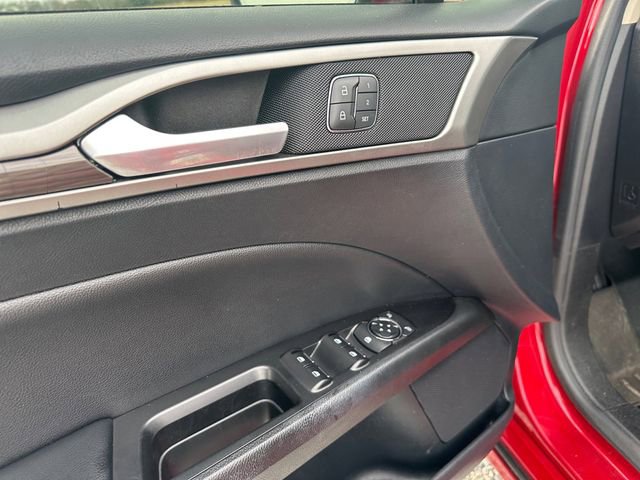 Used 2020 Ford Fusion SEL image 11