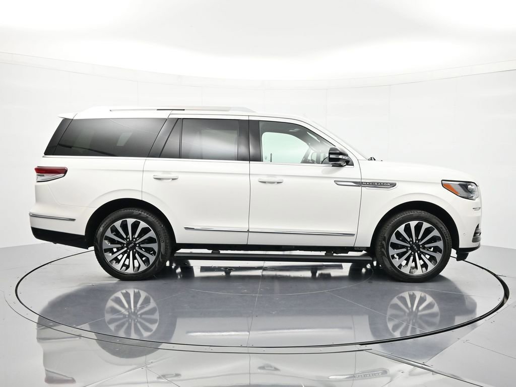 Used 2024 Lincoln Navigator Reserve image 5