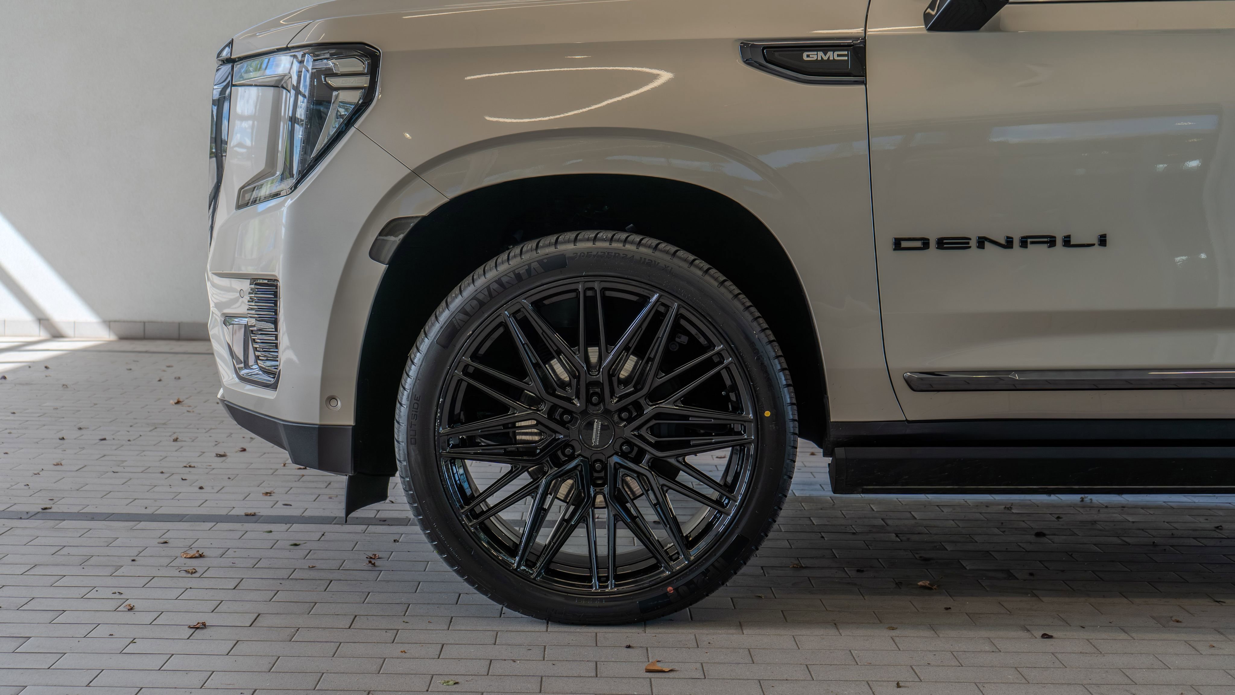 Used 2023 GMC Yukon Denali Ultimate image 4