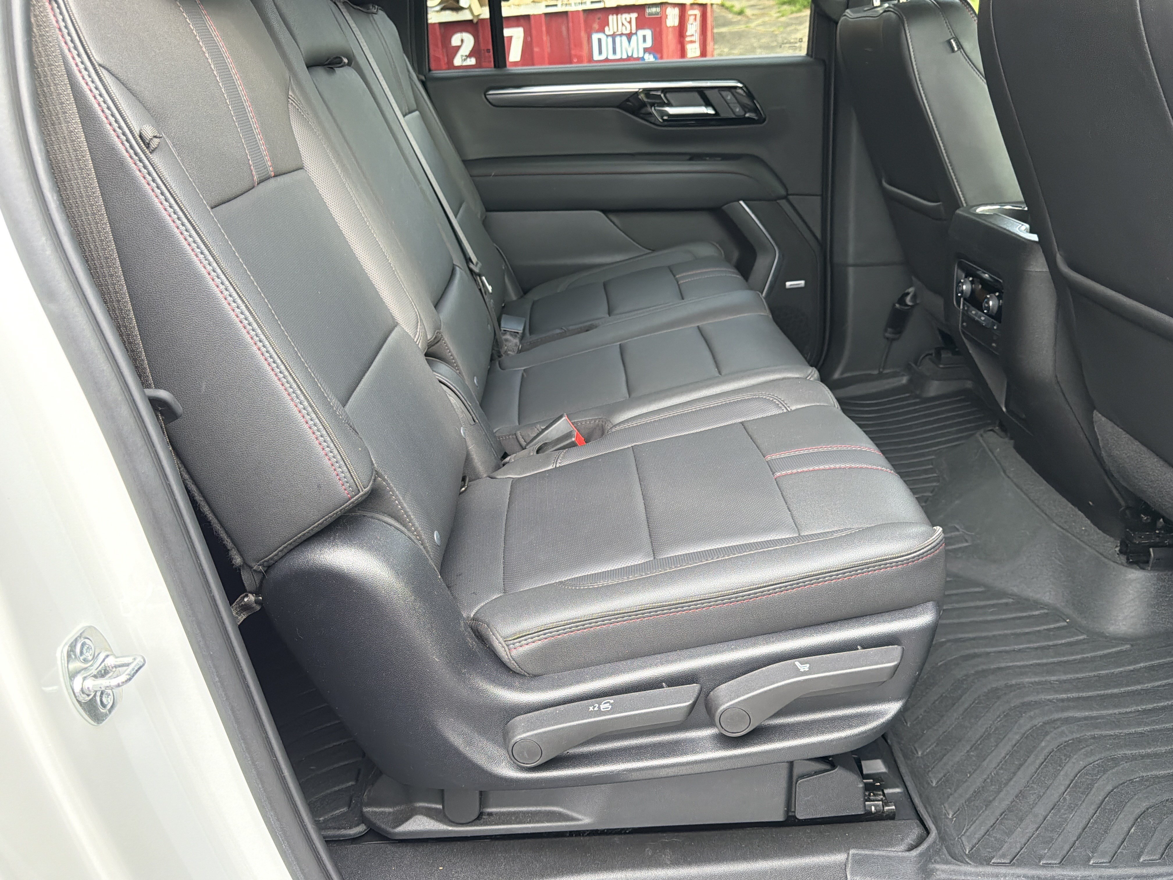 Used 2025 Chevrolet Suburban RST w/ Comfort Package AWD/4WD image 15