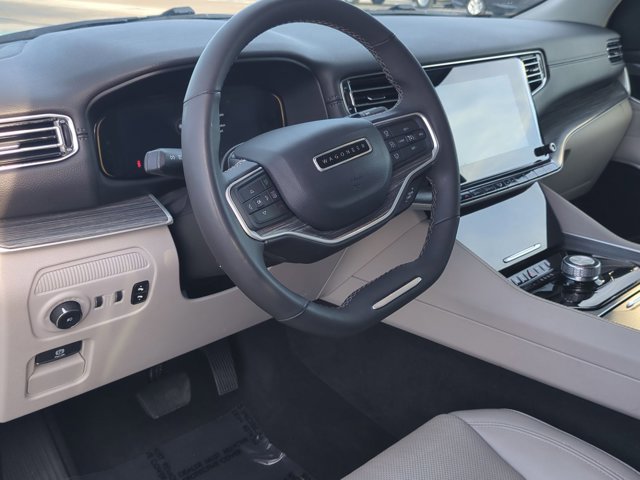 Used 2024 Jeep Wagoneer Series II w/ Flexible Seating Group image 10