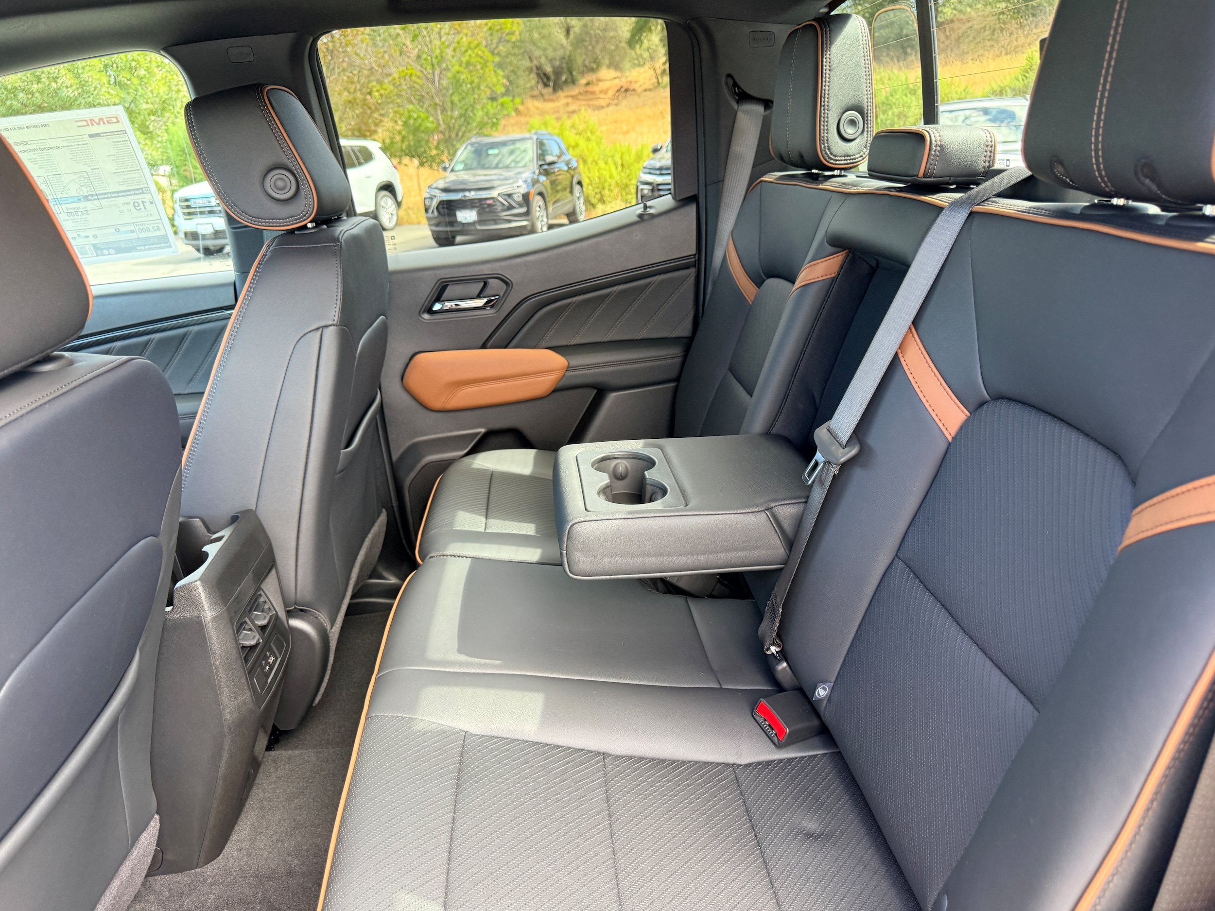 New 2026 GMC Canyon AT4 w/ Technology Plus Package AWD/4WD image 9