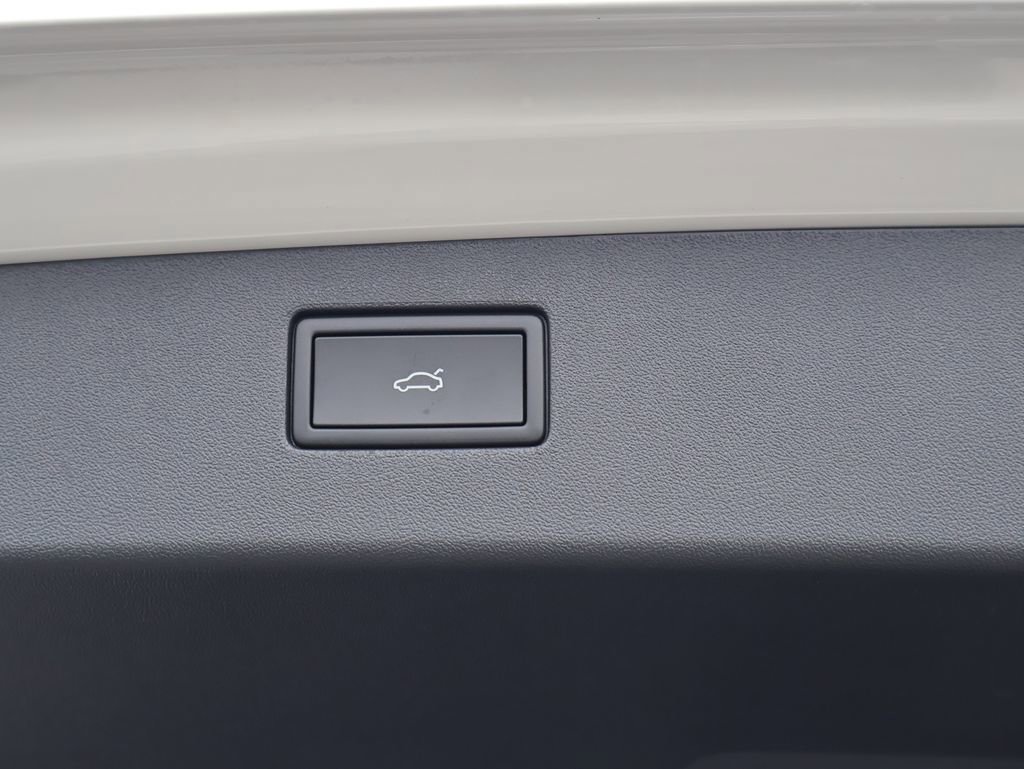 New 2026 Volkswagen Tiguan SE R-Line AWD/4WD image 21