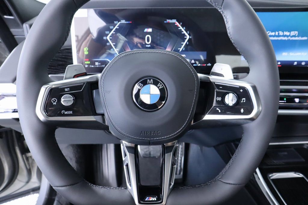 New 2025 BMW 740i xDrive AWD/4WD image 4
