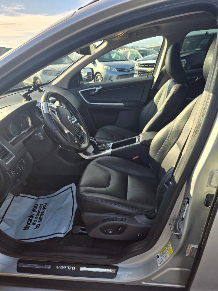Used 2015 Volvo XC60 T6 AWD/4WD image 12