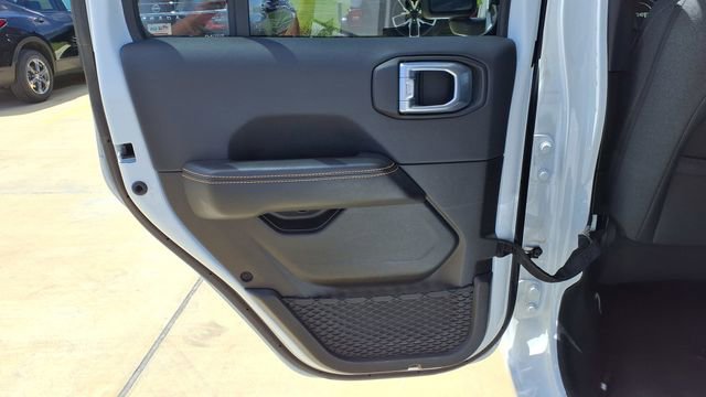 Used 2025 Jeep Wrangler Sahara image 19