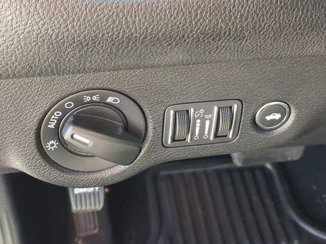 Used 2023 Dodge Challenger SXT image 20