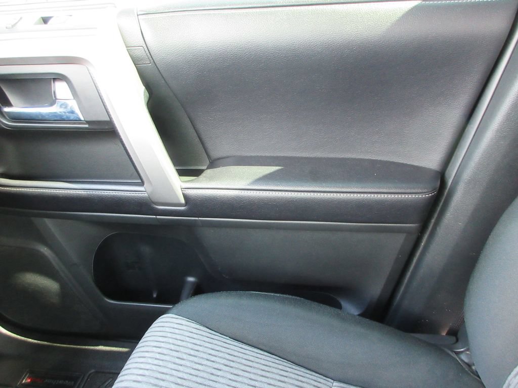 Used 2018 Toyota 4Runner SR5 AWD/4WD image 34
