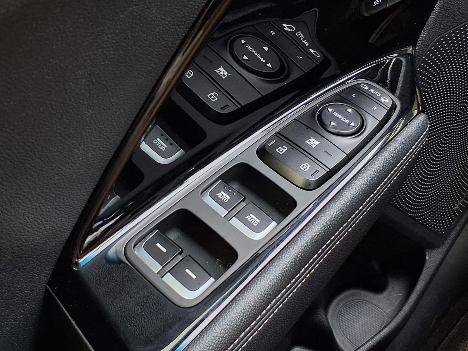 Used 2020 Kia Niro EX Premium image 23