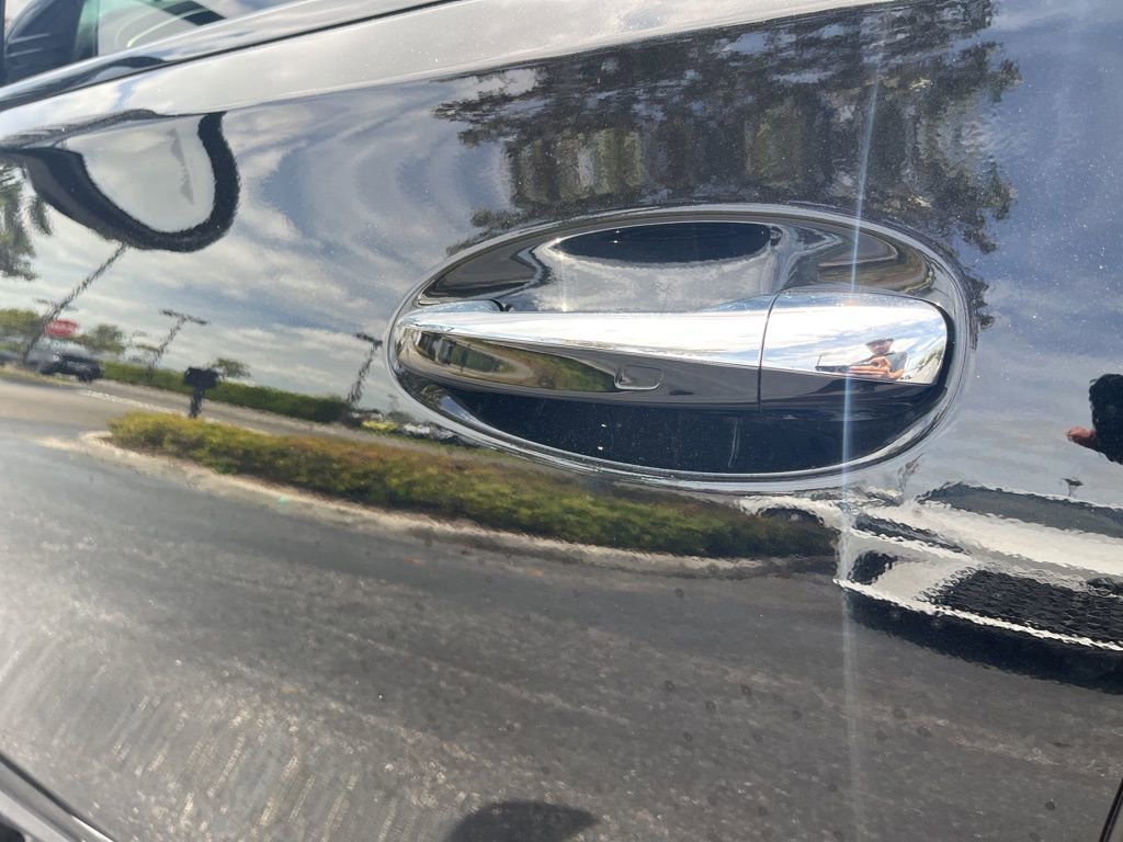 Used 2024 Mercedes-Benz GLS 580 4MATIC image 19