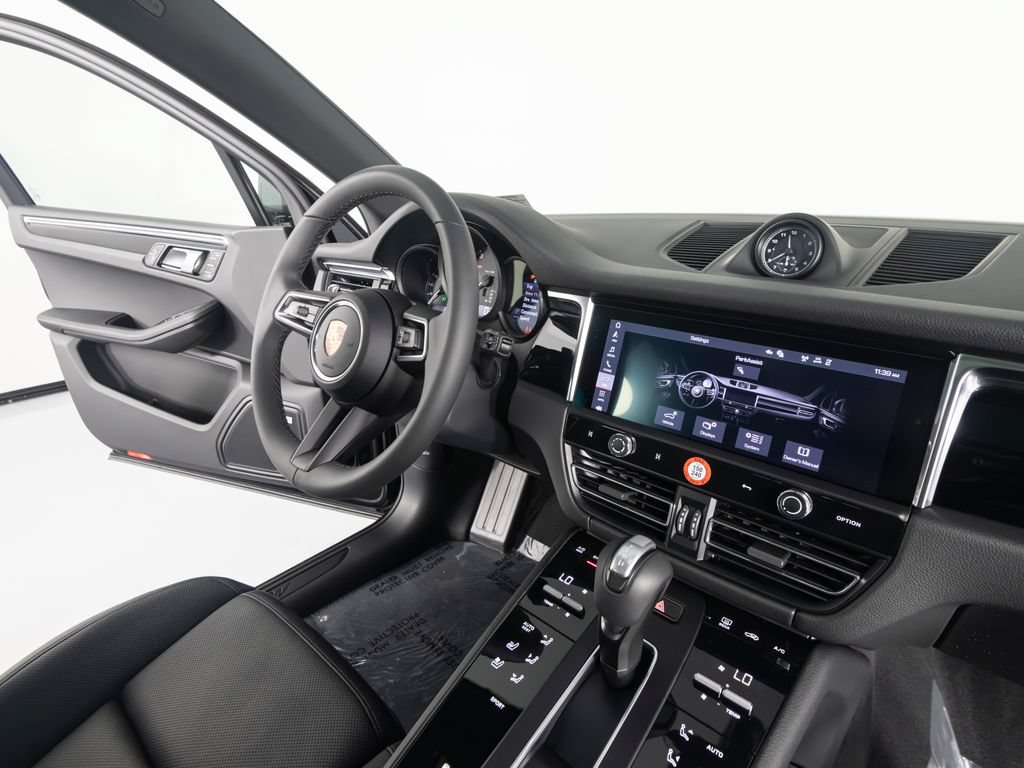 New 2026 Porsche Macan AWD/4WD image 34