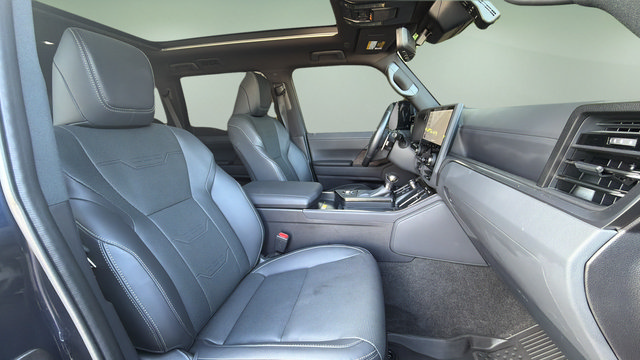 Used 2025 Lexus GX 550 w/ Accessory Package (2T) AWD/4WD image 12
