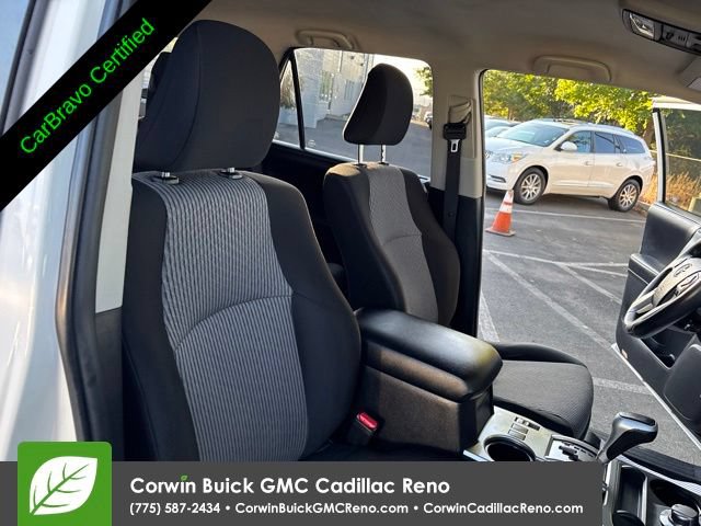 Used 2017 Toyota 4Runner SR5 AWD/4WD image 33