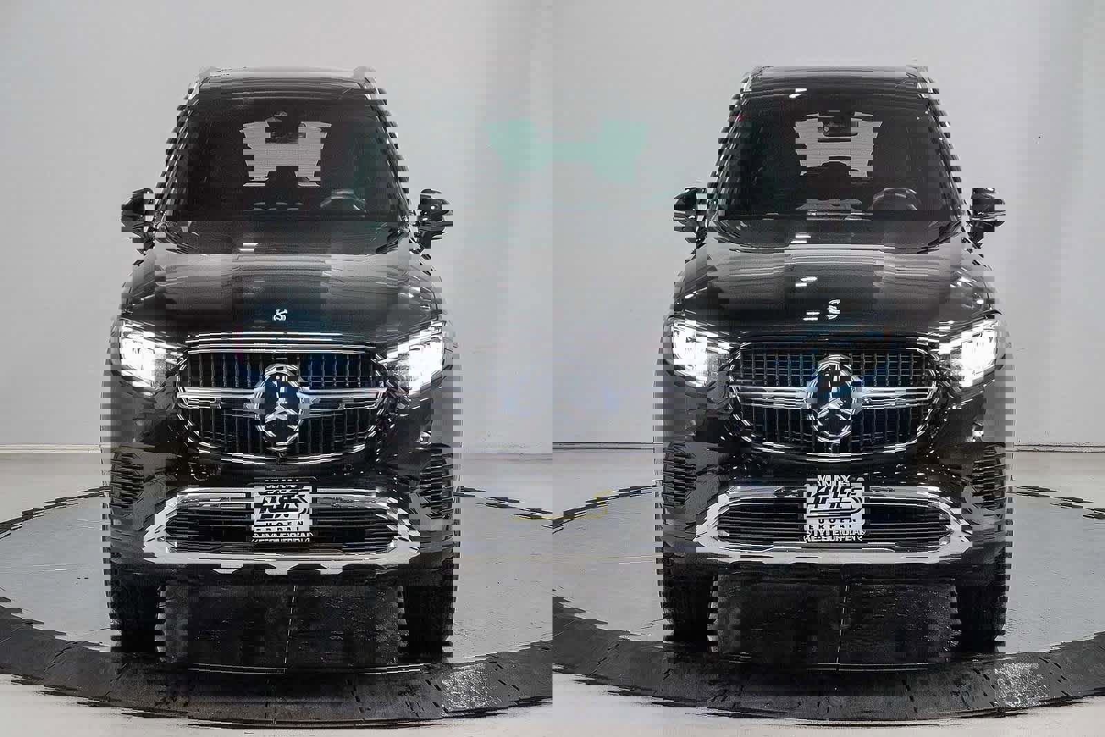 Used 2025 Mercedes-Benz GLC 300 4MATIC image 2