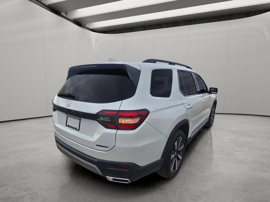 Used 2024 Honda Pilot Touring image 5