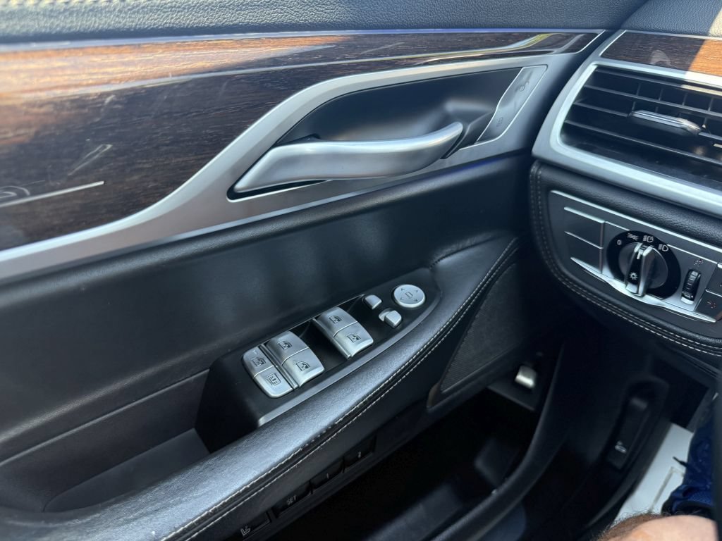 Used 2020 BMW 740i xDrive w/ M Sport Package AWD/4WD image 39