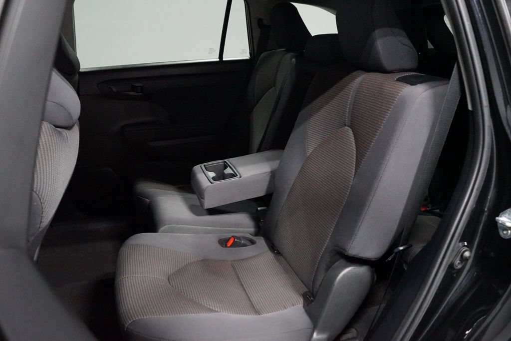 Certified 2024 Toyota Highlander LE FWD image 29