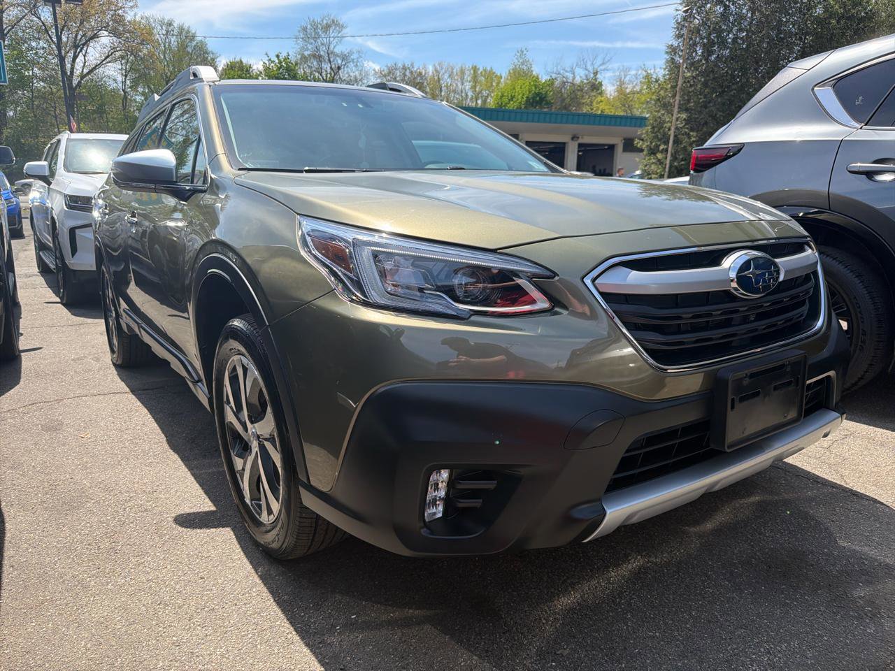 Used 2021 Subaru Outback Touring AWD/4WD image 3