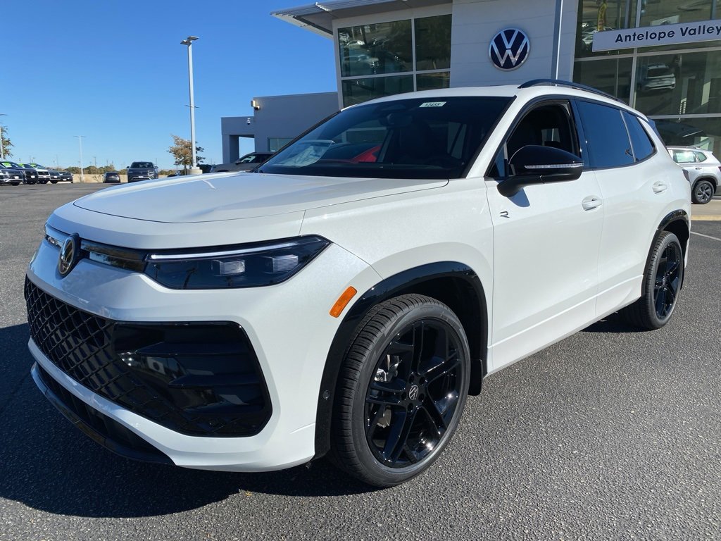 New 2026 Volkswagen Tiguan SE R-Line image 3