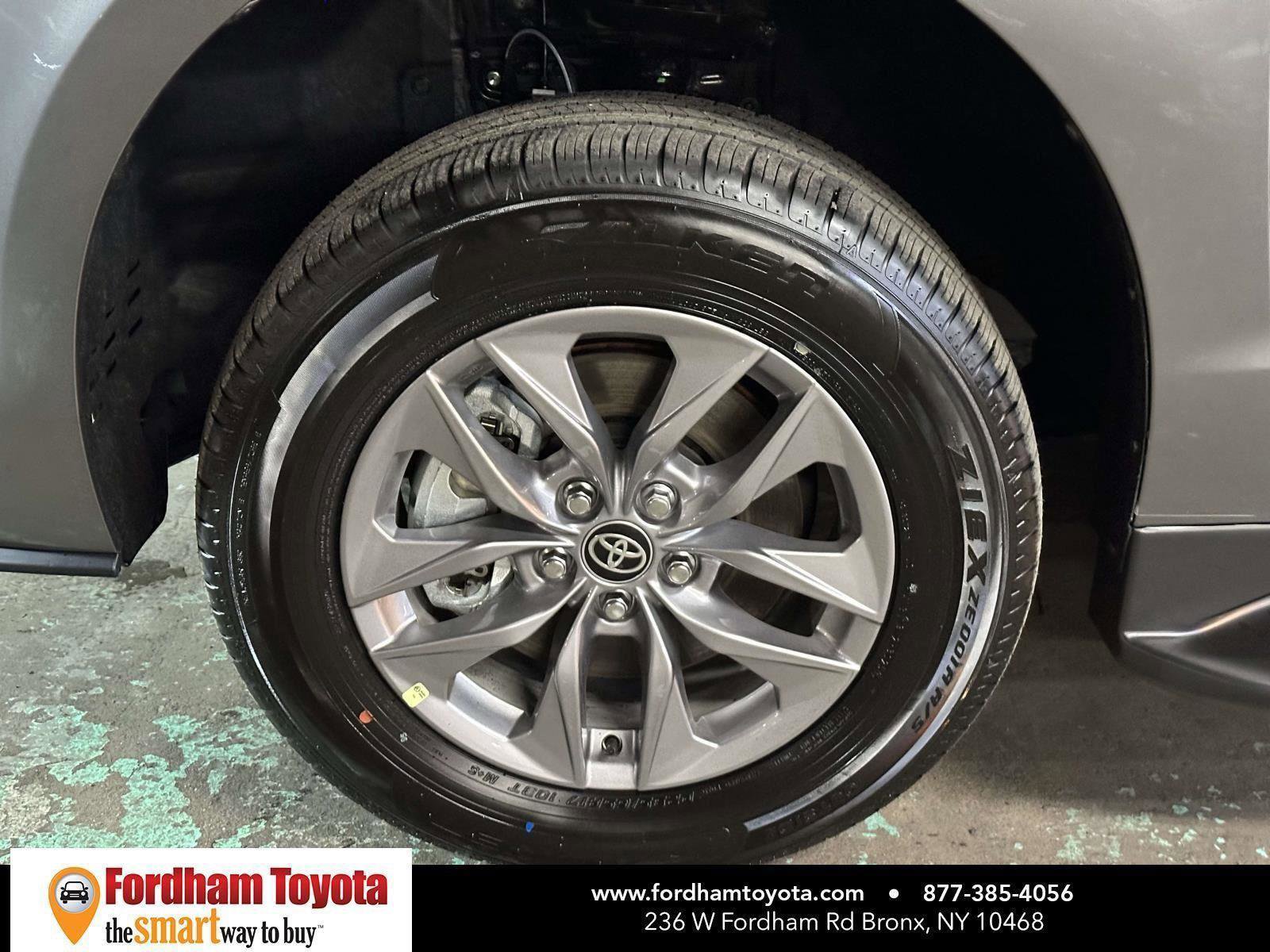 Used 2026 Toyota Sienna LE image 12